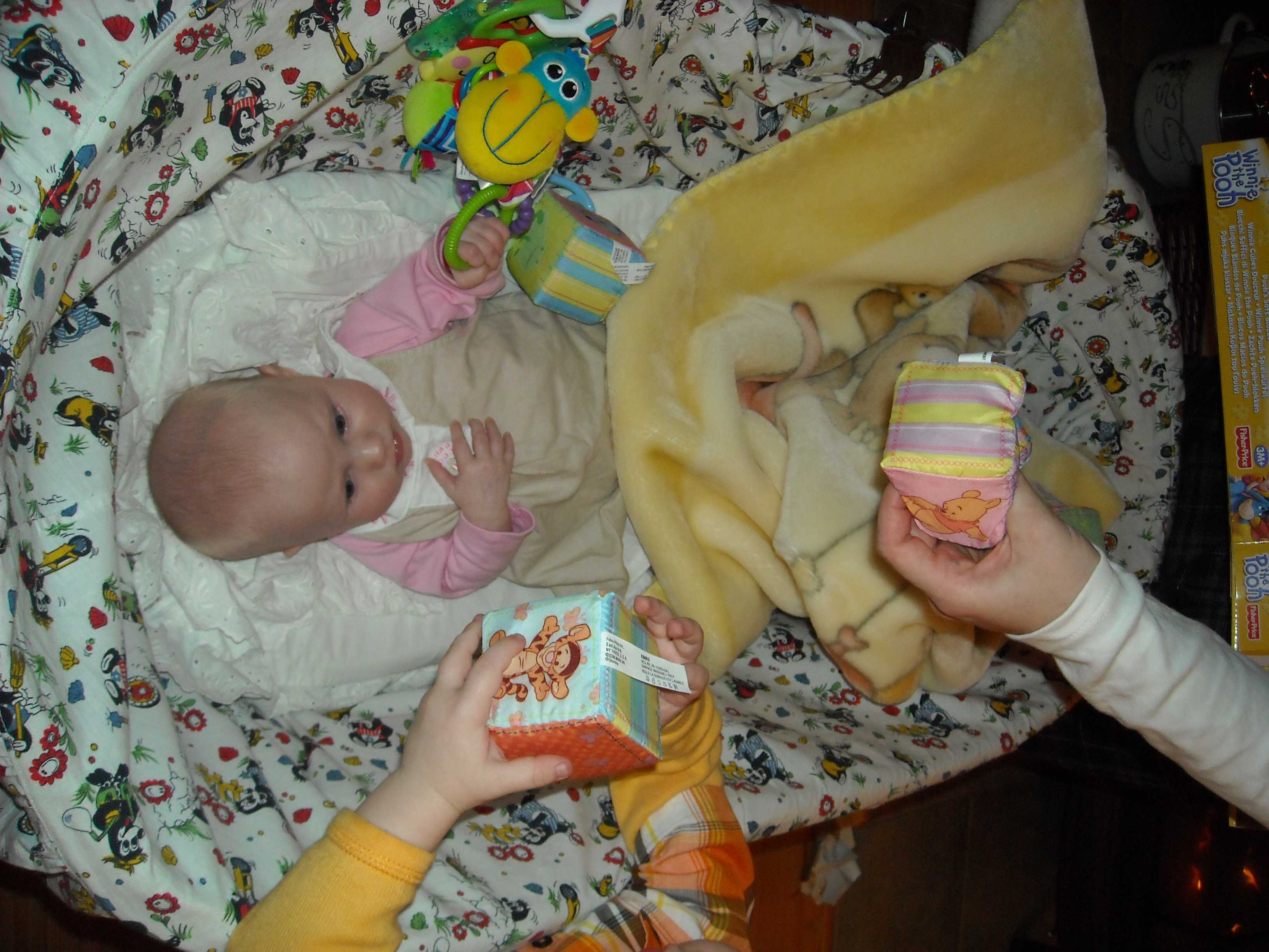 Foto9 Vánoce 2009 Přítočno, obdarovaná Emilka.JPG